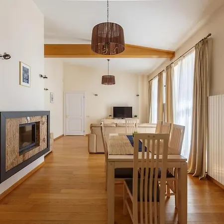 Big 3-bedroom And 3-bathroom Apartament شقة ريغا