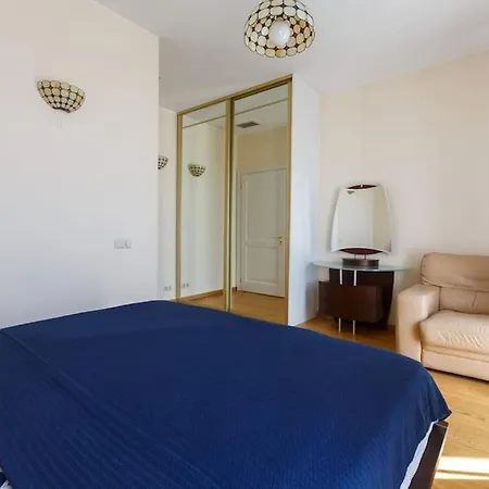 Big 3-bedroom And 3-bathroom Apartament