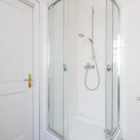 Big 3-bedroom And 3-bathroom Apartament 아파트 *