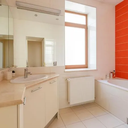 Big 3-bedroom And 3-bathroom Apartament