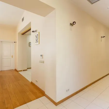 Апартаменты Big 3-bedroom And 3-bathroom Apartament