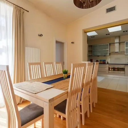 Апартаменты Big 3-bedroom And 3-bathroom Apartament *
